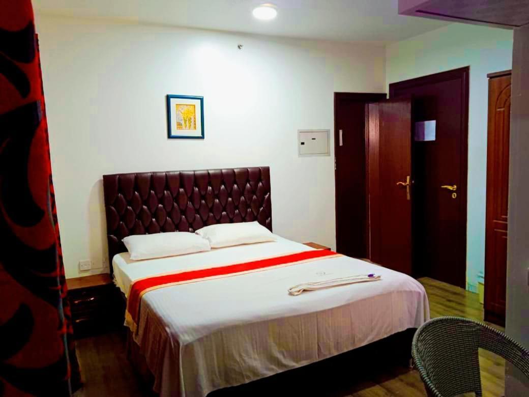 Hala Hotels Apartments Sharjah Esterno foto