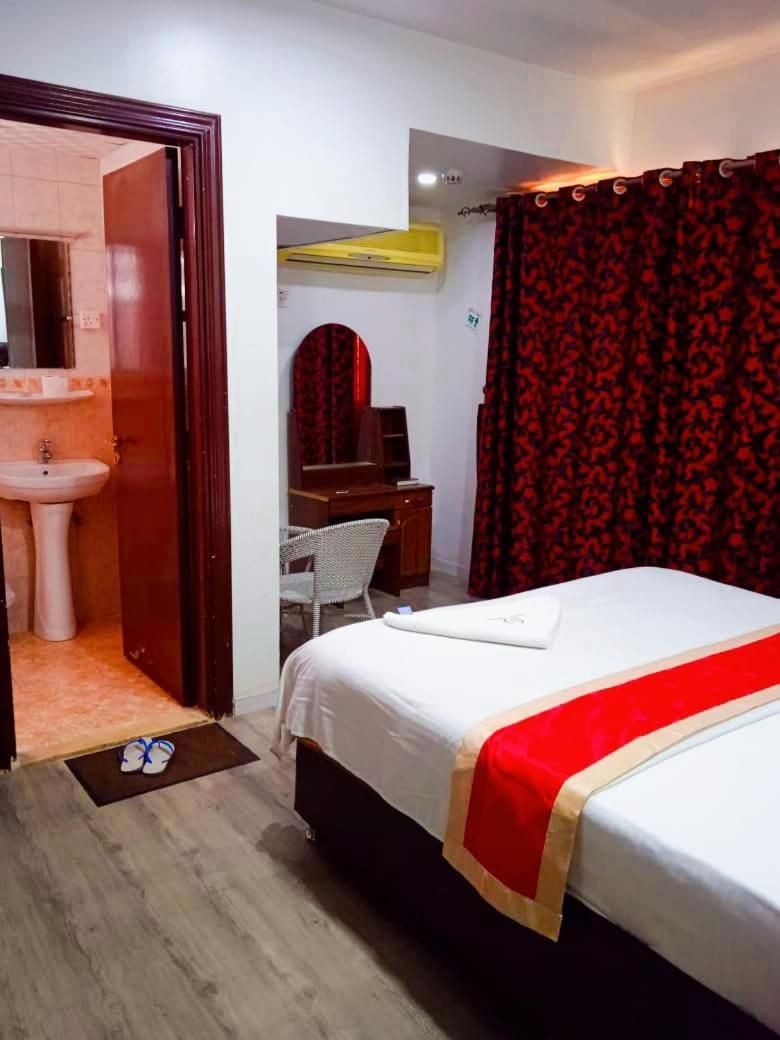 Hala Hotels Apartments Sharjah Esterno foto